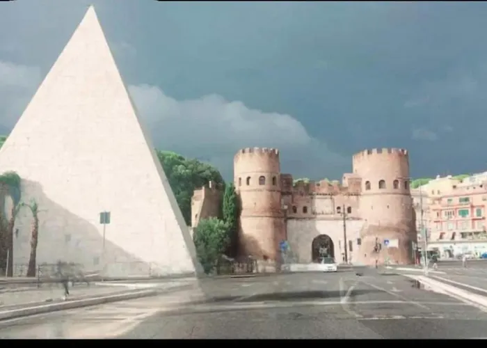 The Golden Pyramid * Roma